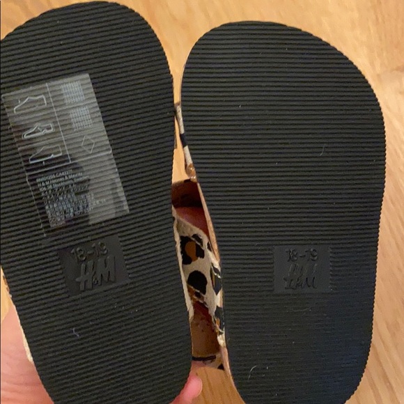 NWOT- never worn 6-12m (2 pairs!!) - Picture 5 of 6